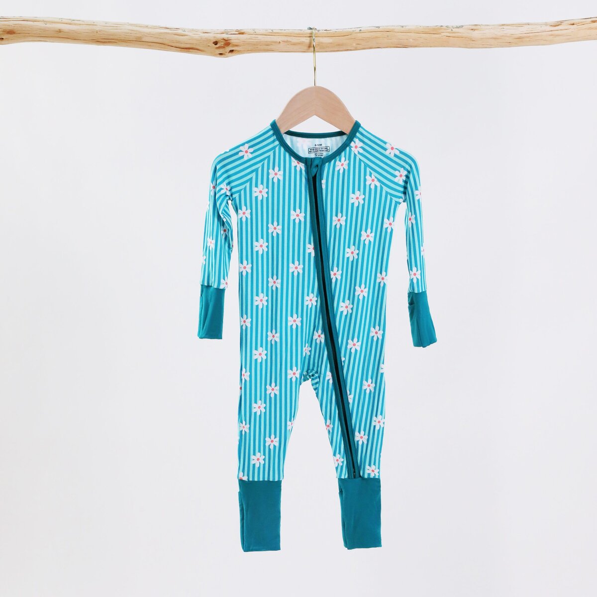 Wholesale supplier offering custom rompers with low MOQ, perfect for bulk orders and tailored OEM designs.